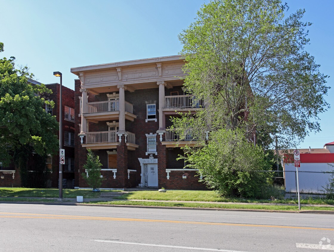Building Photo - 2615-2617 E Linwood Blvd