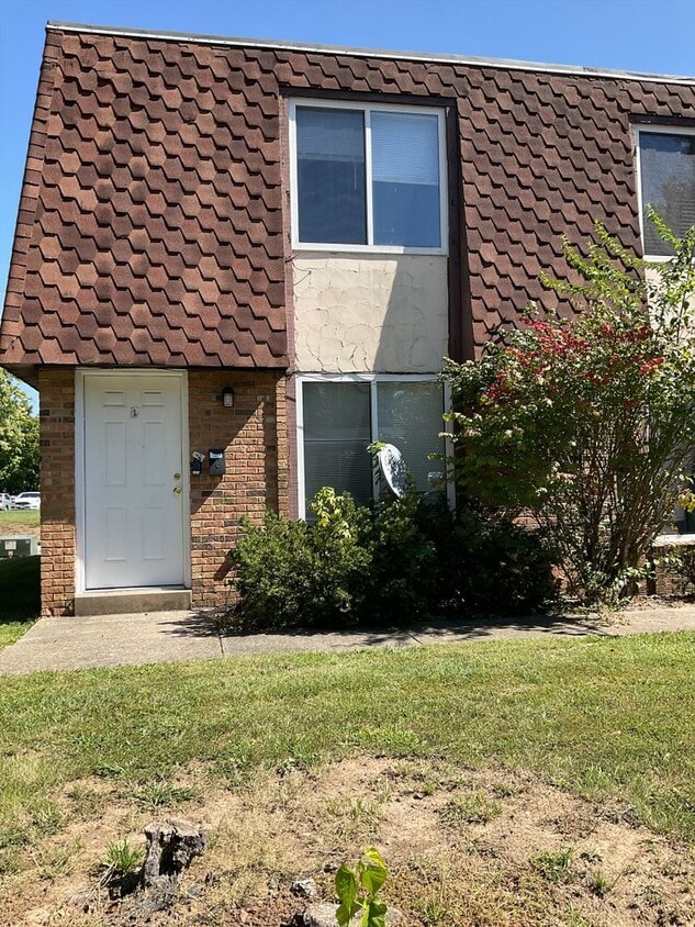 708 White Oak Dr Unit 708 White Oak Apt 1, O'Fallon, IL 62269 Room