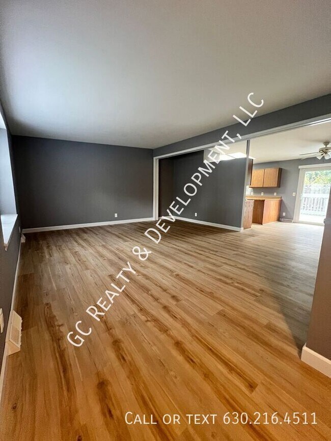 Foto del edificio - *** RECENTLY UPDATED / IN UNIT LAUNDRY / L...