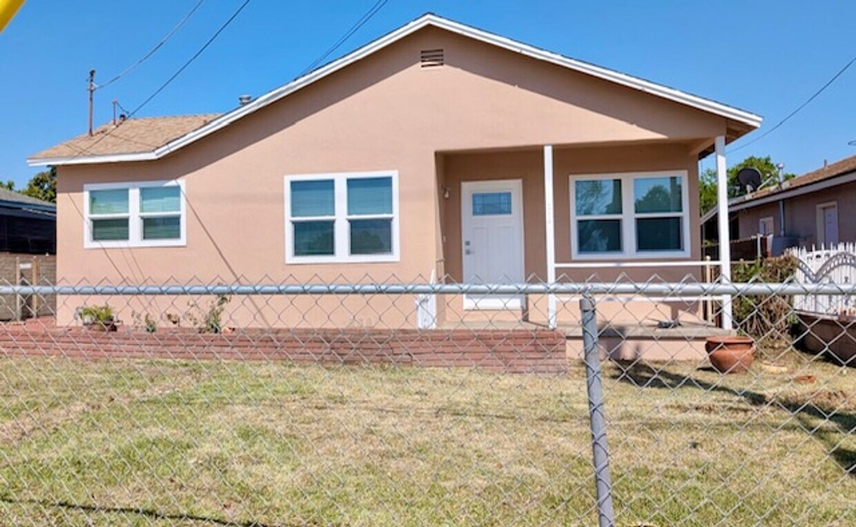 Foto principal - Fully Renovated 3 Bedroom Home