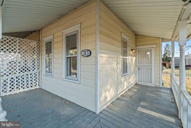 Building Photo - 606 Spruce St