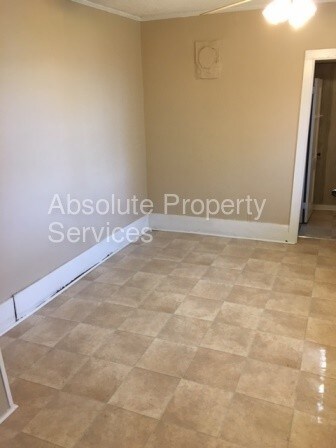 Building Photo - Duplex located just off Main St in Woodruff