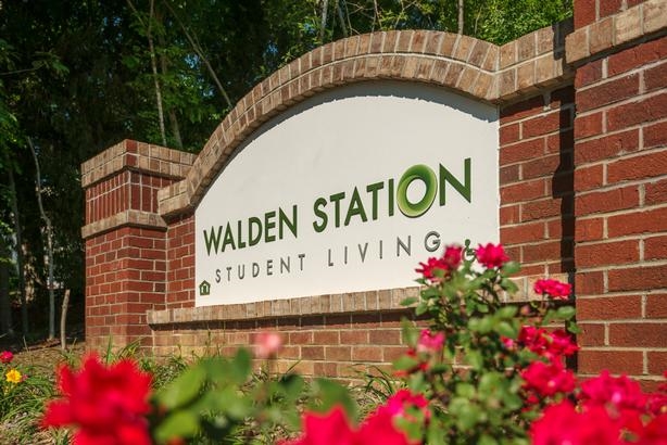 Entrada - Walden Station Apts