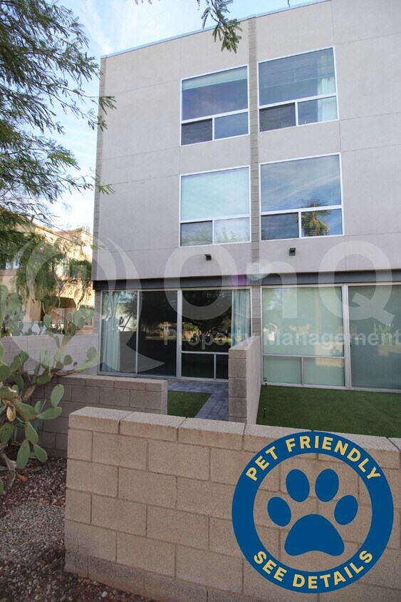 Foto principal - 537 E Willetta St