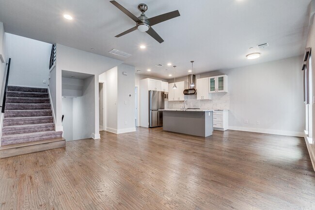 Foto del edificio - 2320 Stutz Dr