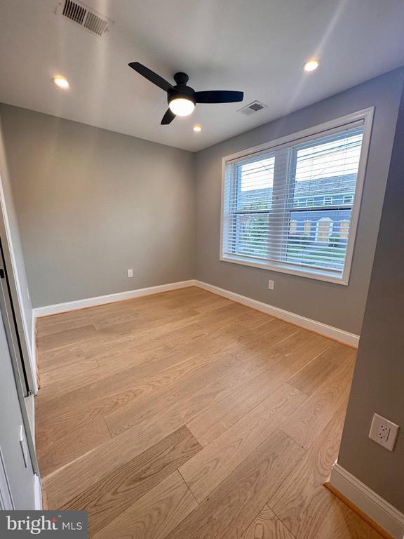 Foto principal - 1325 Adams St NE