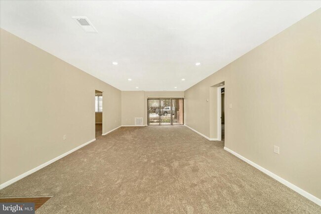 Foto del edificio - 6711 Park Heights Ave