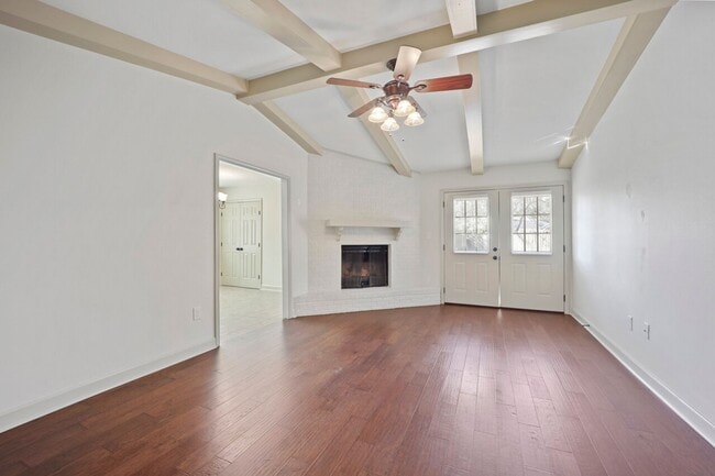 Foto del edificio - 8900 Shadow Bluff Ave
