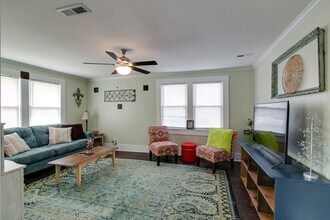Building Photo - 1021 Crossland Ave