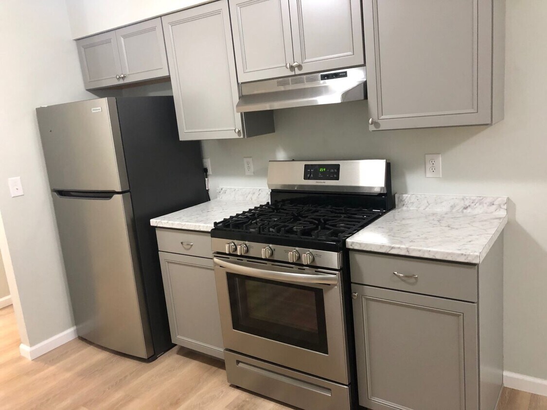 Foto del edificio - 926/928 Sprucewood Ln