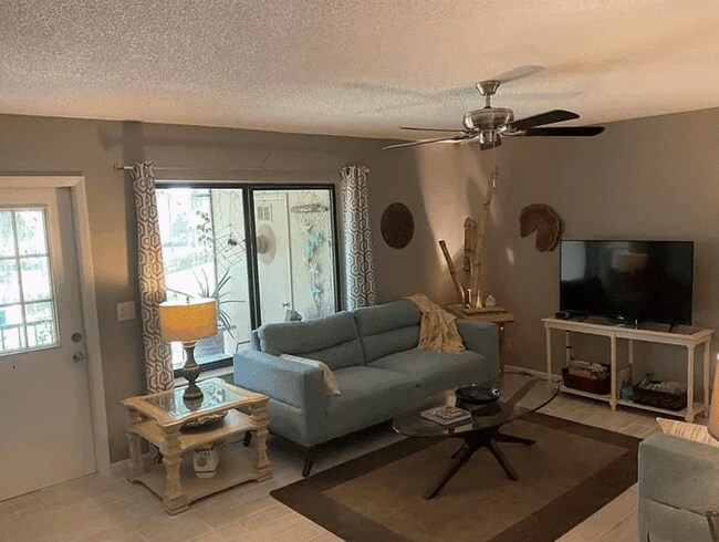 Foto del edificio - 217 Pine Hov Cir