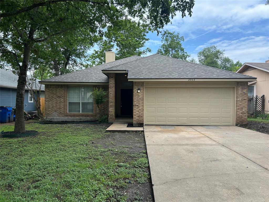 Foto principal - 2003 Holly Springs Dr