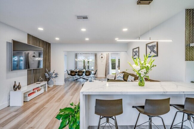 Foto del edificio - 834 SW 14th Ct