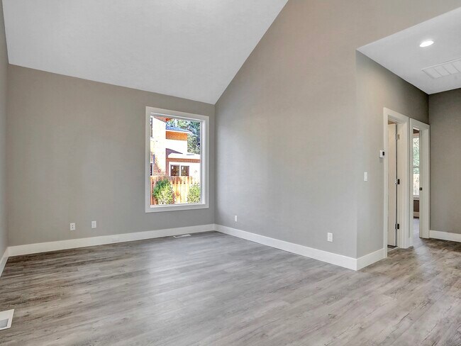Building Photo - 84 SW Meadow Dr