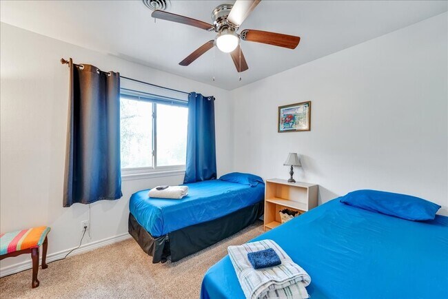 Foto del edificio - 8001 Briarwood Ln