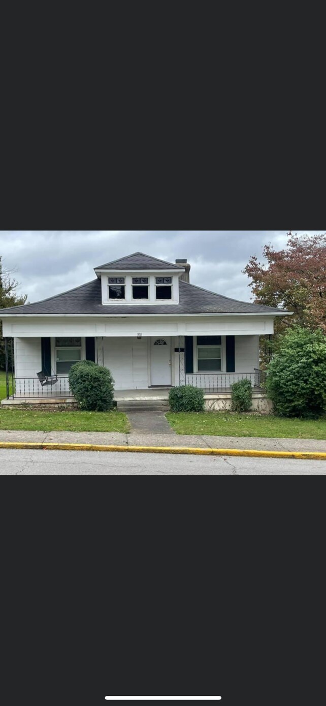 Foto del edificio - 301 N Maple St