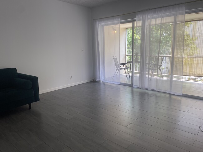 Foto del edificio - 638 NW 13th St