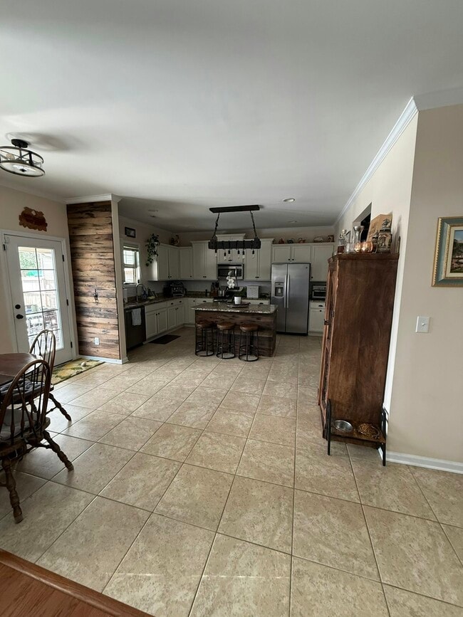 Foto del edificio - 205 Holmes Point Ct