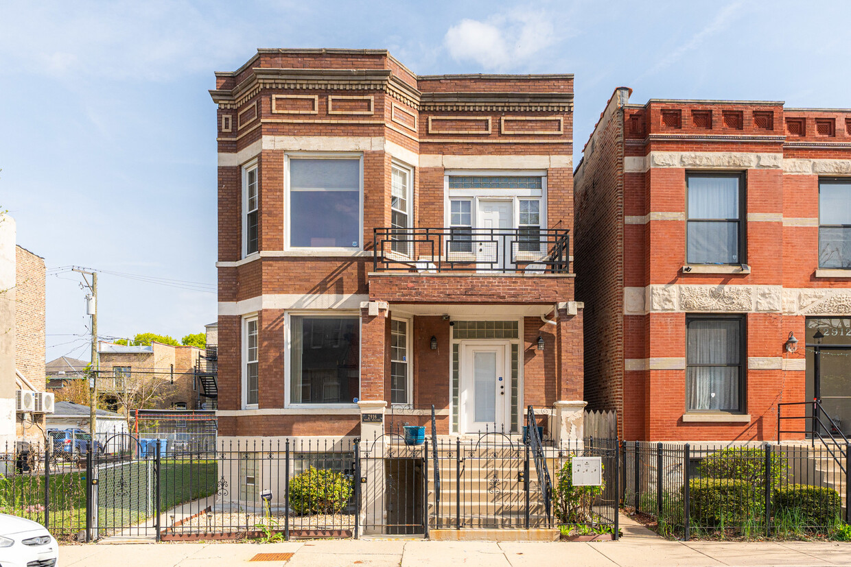 Primary Photo - 2916 W Warren Blvd