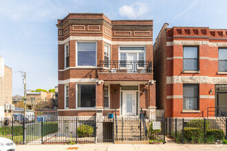 Building Photo - 2916 W Warren Blvd