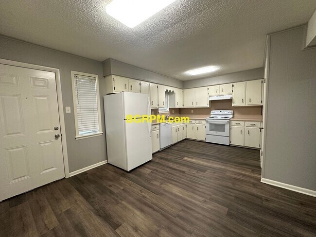 Building Photo - 3 BD, 1 1/2 BA, Home in Jacksonville