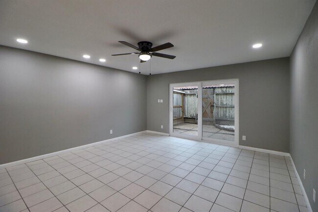 Foto del edificio - 11550 Chimney Rock Rd