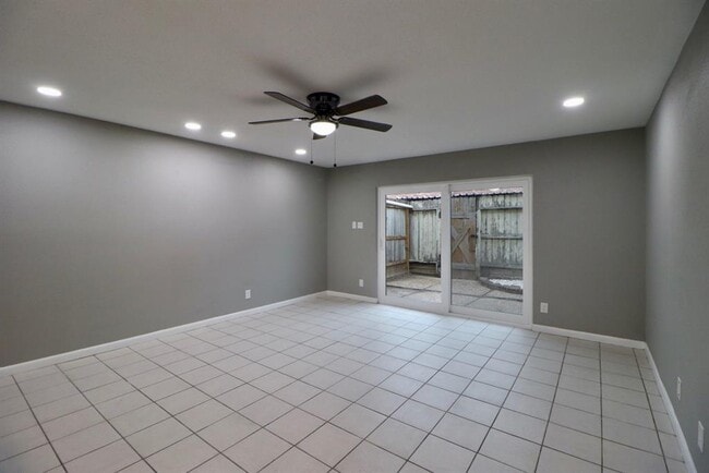 Building Photo - 11550 Chimney Rock Rd
