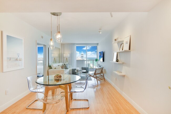 Foto del edificio - 6365 Collins Ave