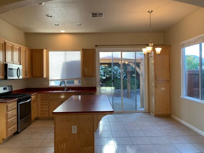 Building Photo - Beautiful single story home with Solar!