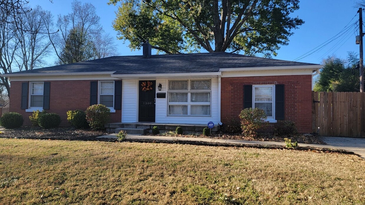 Clean 4 Bedroom Ready For Rent - Clean 4 Bedroom Ready For Rent