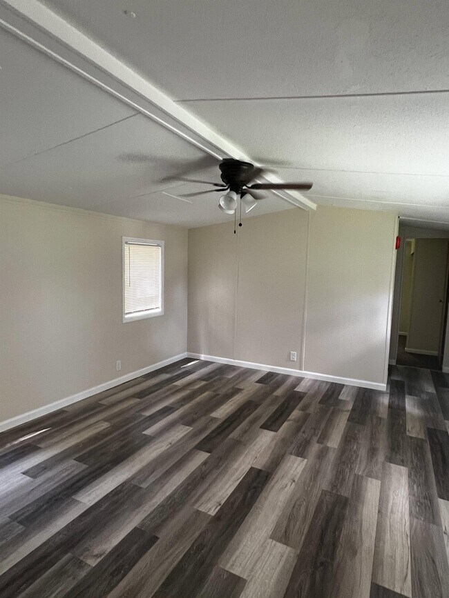 Foto del edificio - 1035 Aaron Ln