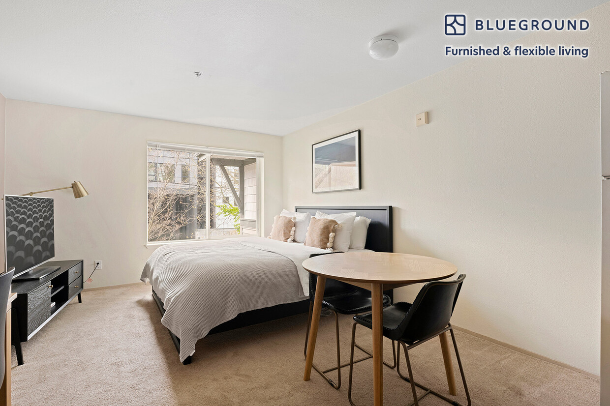 Foto principal - 4760 21st Ave NE