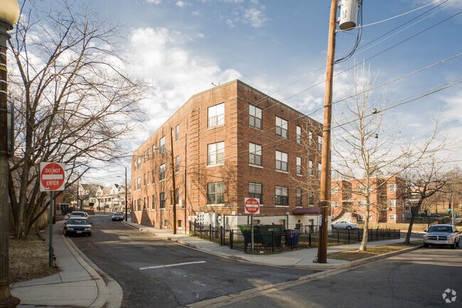 Building Photo - 700 Madison St NW