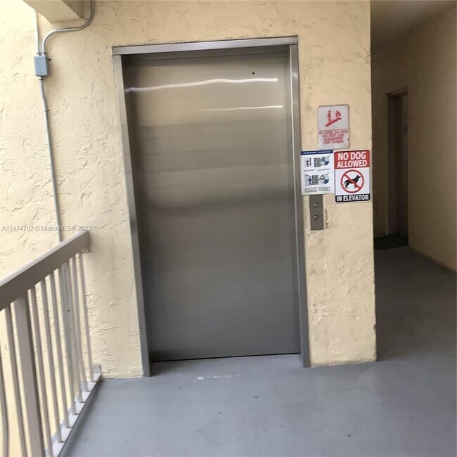 Foto del edificio - 8160 Geneva Ct