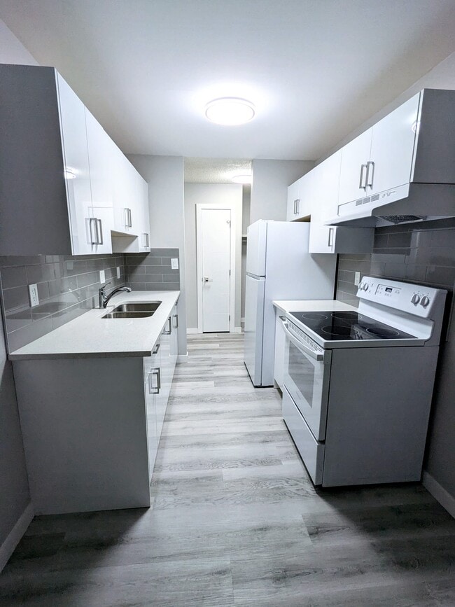 Building Photo - 5203-152 52 St