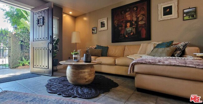 Foto del edificio - 9505 National Blvd