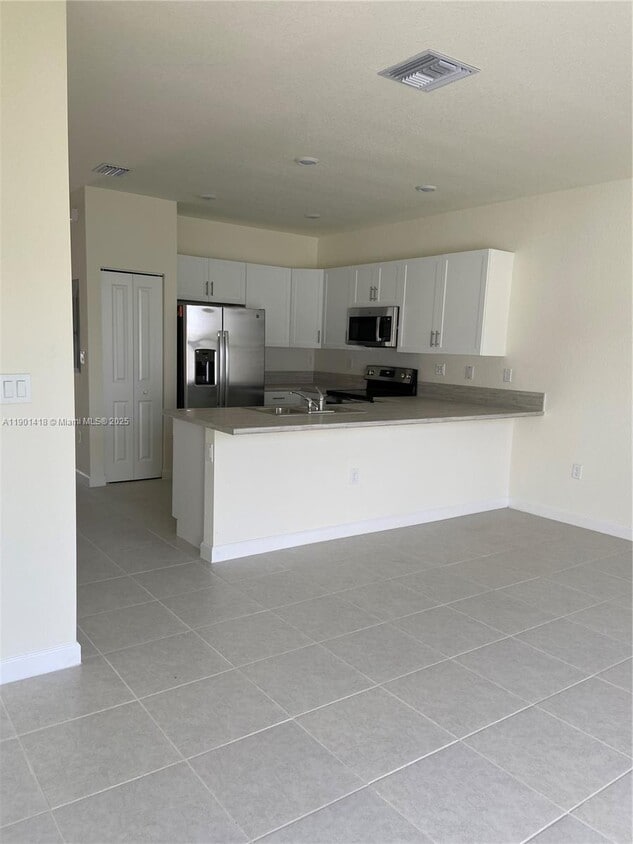 Foto del edificio - 3412 W 111th Pl