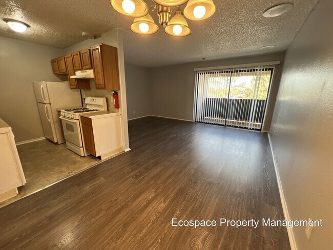 Building Photo - 2 Bedroom 1 Bathroom Apartment in Aurora