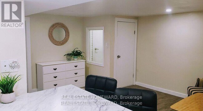 Photo du bâtiment - 50 Mould Ave