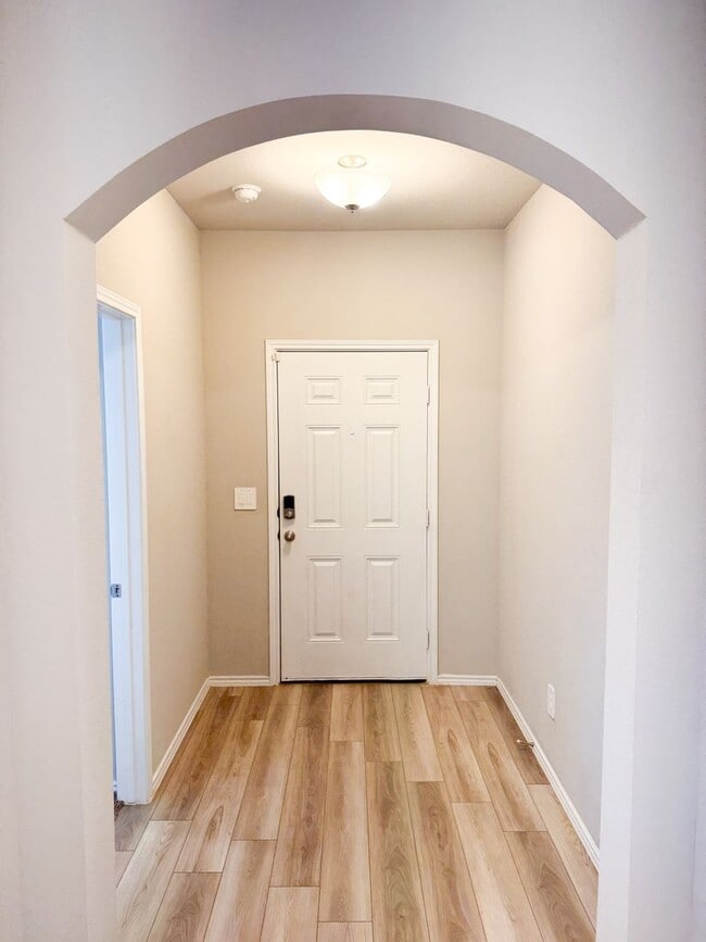 Building Photo - Available Now Beautiful 1 story, 4 bedroom, 2 bath, 2 car garage home with garage door opener and...