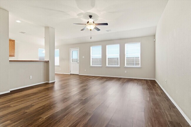 Foto del edificio - Great House in Quiet Neighborhood