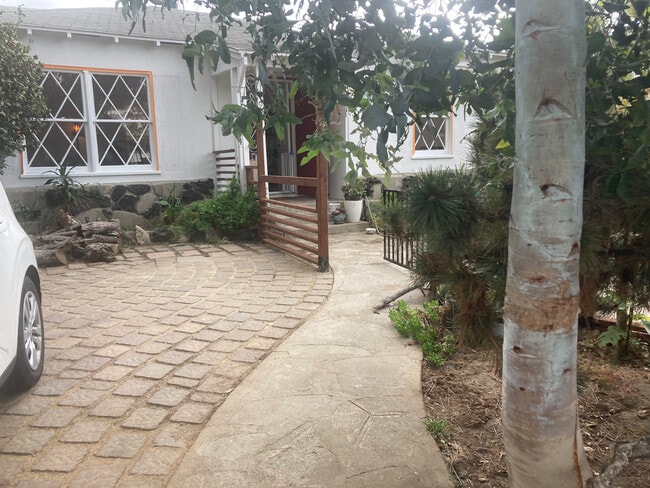Front driveway/ walk up from sidewalk - 11924 Tennessee Pl