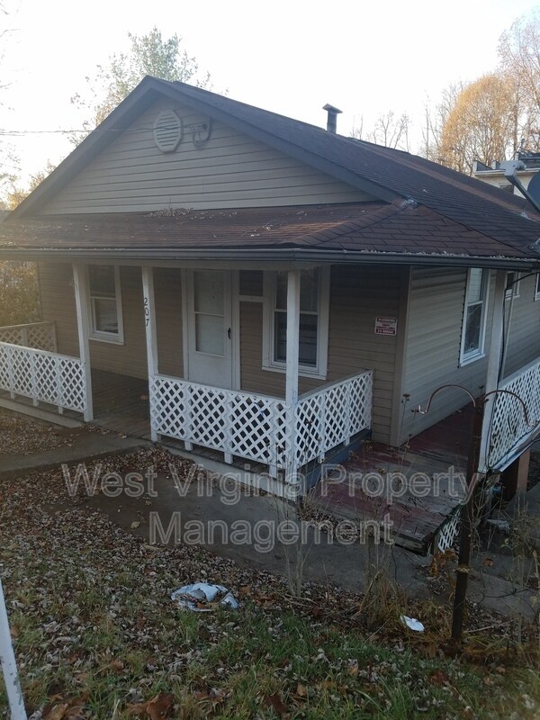 207 Charles St, Beckley, WV 25801 Condo for Rent in Beckley, WV