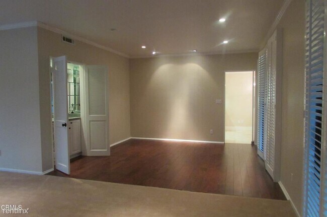 Building Photo - 480 S Orange Grove Blvd