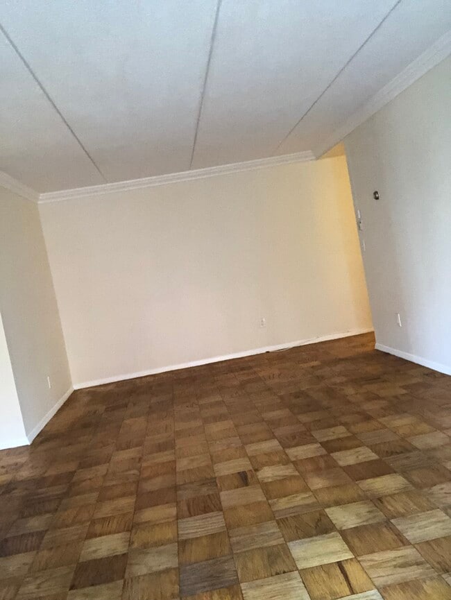 Building Photo - 26 Circuit Rd