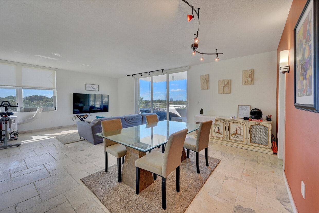 Primary Photo - 888 Intracoastal Dr
