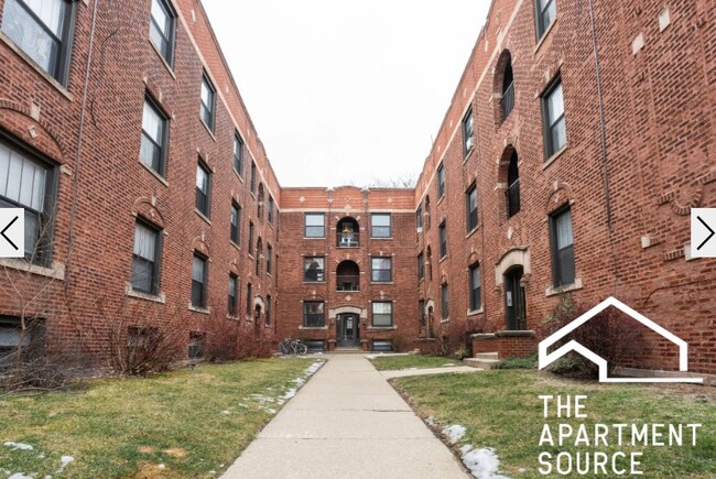 Building Photo - 2890 N Clark St