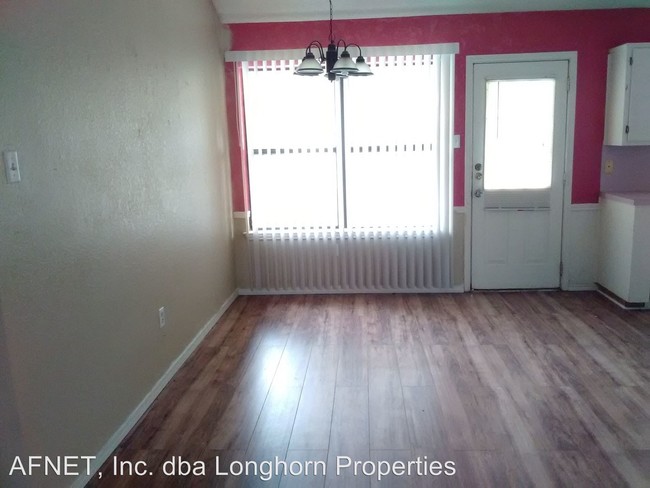 Building Photo - 4 br, 2 bath House - 210 Bronc Dr.