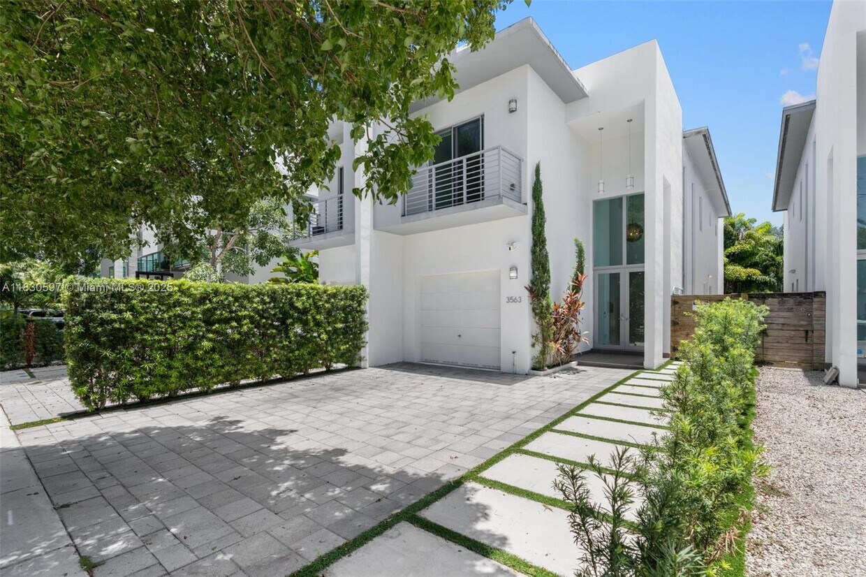 Foto principal - 3563 SW 1st Ave