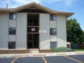 Building Photo - 2221 Sable Blvd